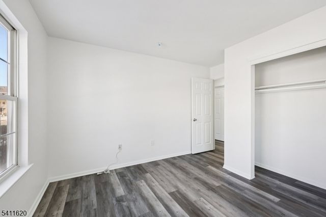 246 Matthews Dr, Newark City, NJ 07103