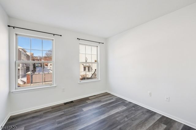 246 Matthews Dr, Newark City, NJ 07103