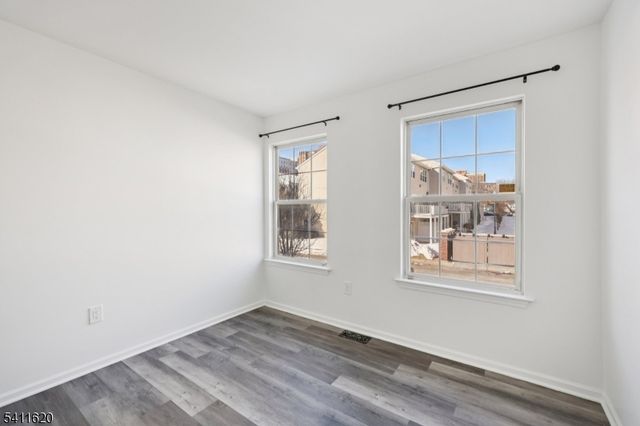 246 Matthews Dr, Newark City, NJ 07103