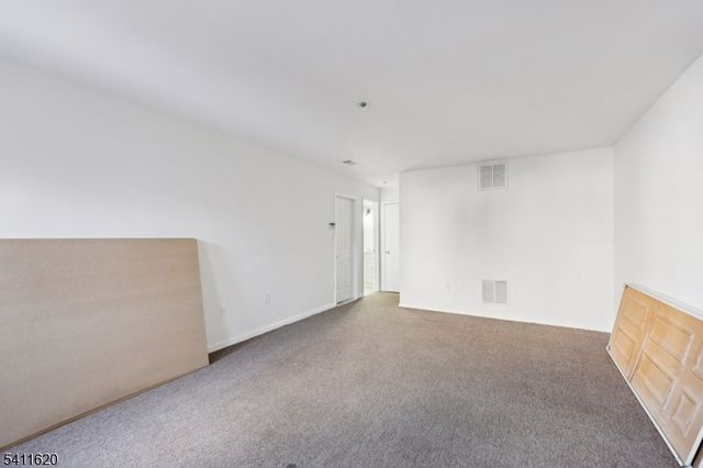 246 Matthews Dr, Newark City, NJ 07103