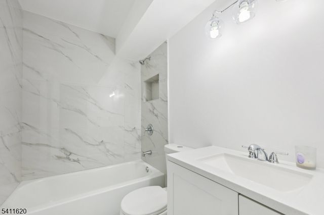 246 Matthews Dr, Newark City, NJ 07103