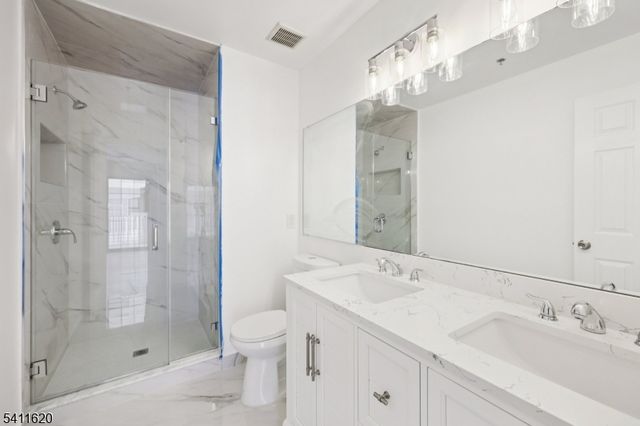 246 Matthews Dr, Newark City, NJ 07103