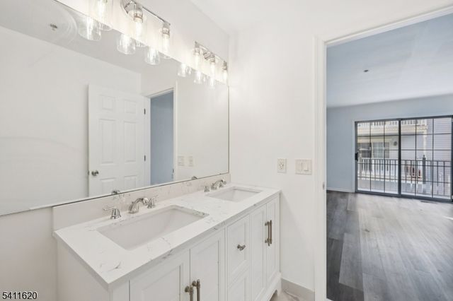 246 Matthews Dr, Newark City, NJ 07103