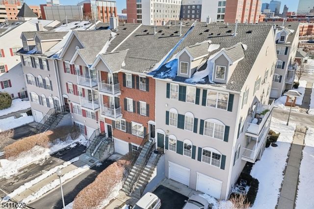 246 Matthews Dr, Newark City, NJ 07103