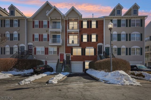 246 Matthews Dr, Newark City, NJ 07103