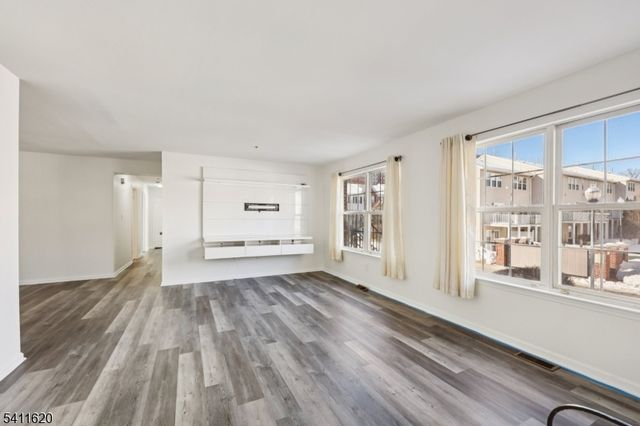 246 Matthews Dr, Newark City, NJ 07103