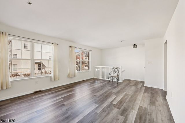 246 Matthews Dr, Newark City, NJ 07103