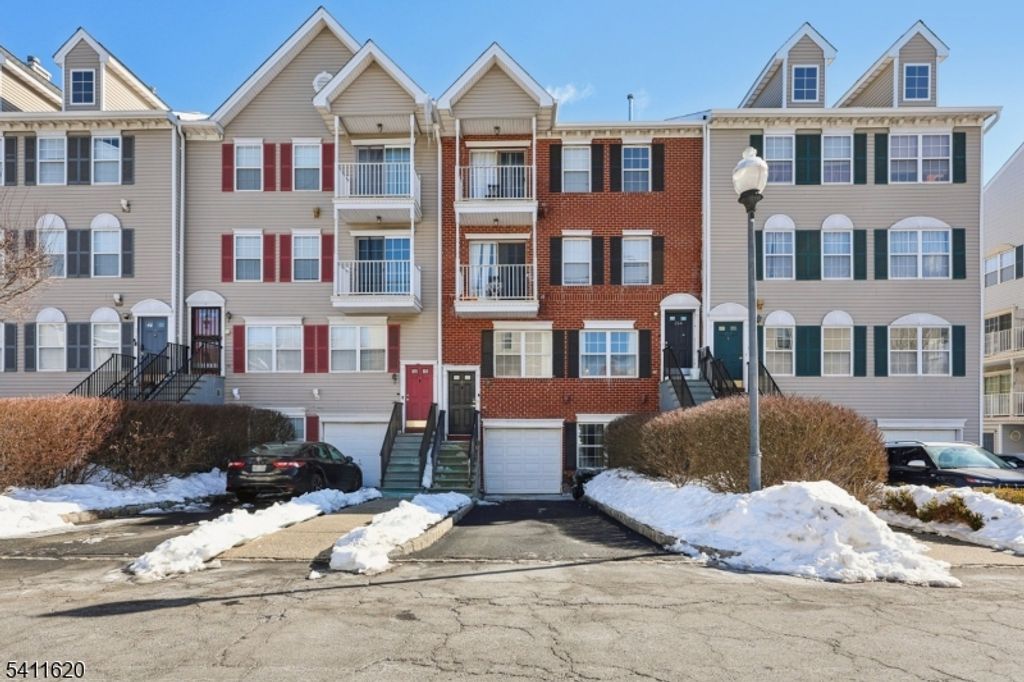 246 Matthews Dr, Newark City, NJ 07103