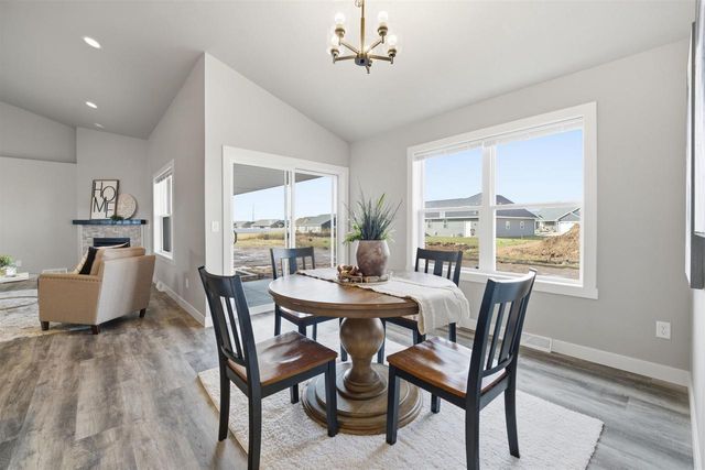 5735 N ACADIA DRIVE, Appleton, WI 54913