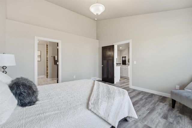 5735 N ACADIA DRIVE, Appleton, WI 54913