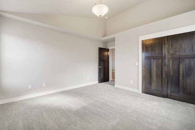 5735 N ACADIA DRIVE, Appleton, WI 54913