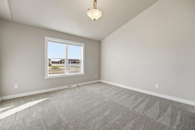 5735 N ACADIA DRIVE, Appleton, WI 54913