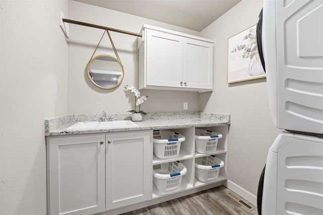 5735 N ACADIA DRIVE, Appleton, WI 54913