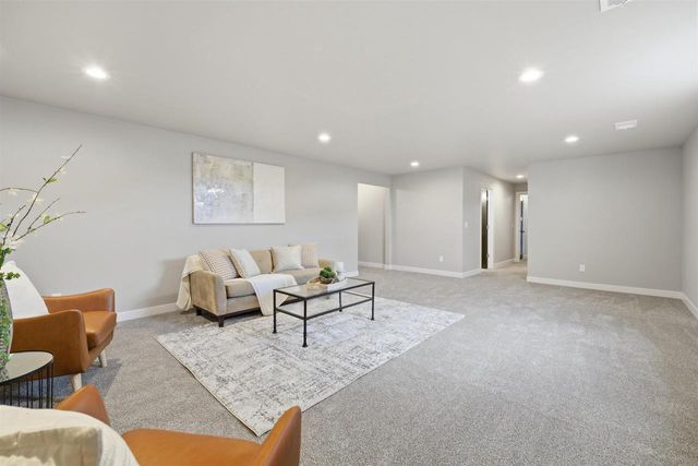 5735 N ACADIA DRIVE, Appleton, WI 54913