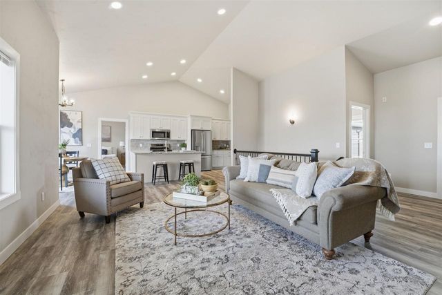 5735 N ACADIA DRIVE, Appleton, WI 54913