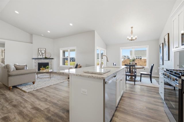 5735 N ACADIA DRIVE, Appleton, WI 54913