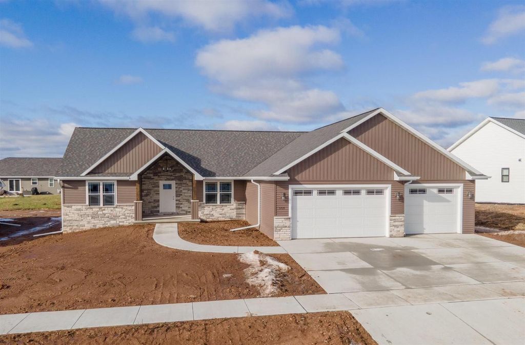 5735 N ACADIA DRIVE, Appleton, WI 54913
