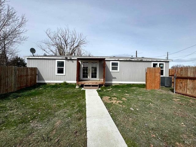 2577 NE Doris Dr, Mountain Home, ID 83647