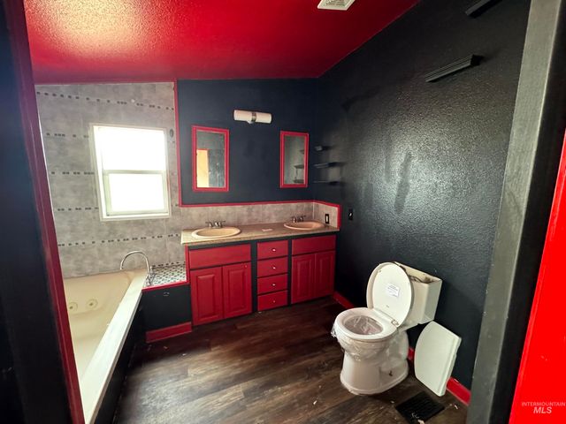 2577 NE Doris Dr, Mountain Home, ID 83647