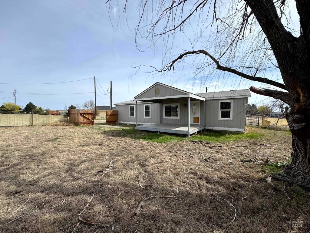 2577 NE Doris Dr, Mountain Home, ID 83647
