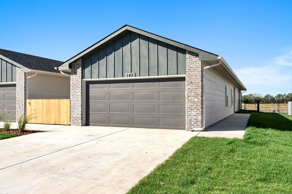 16918 & 16920 W Leyland St, Goddard, KS 67052