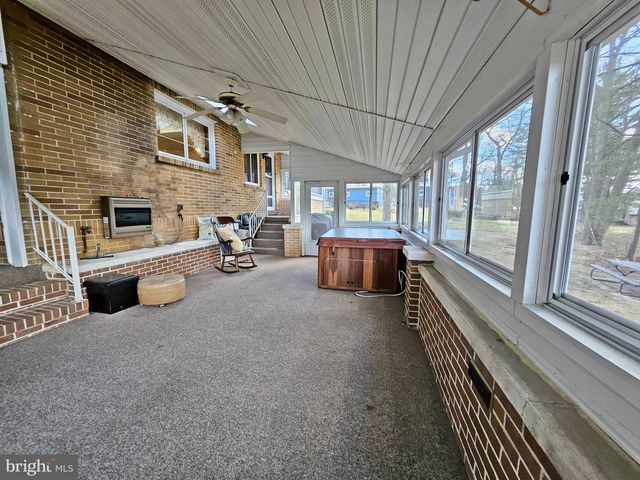 137 N HAWTHORNE DR, Altoona, PA 16602