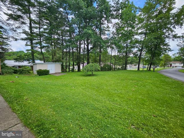 137 N HAWTHORNE DR, Altoona, PA 16602