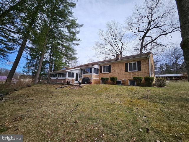 137 N HAWTHORNE DR, Altoona, PA 16602