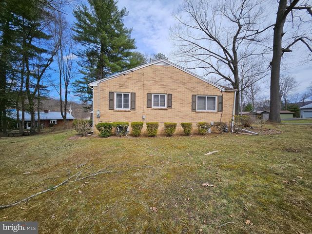 137 N HAWTHORNE DR, Altoona, PA 16602