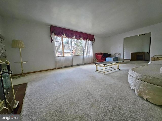 137 N HAWTHORNE DR, Altoona, PA 16602