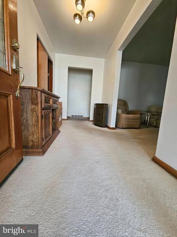 137 N HAWTHORNE DR, Altoona, PA 16602