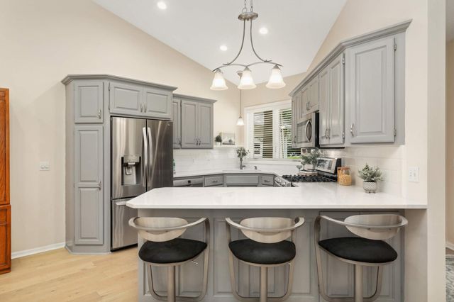 9260 Blackoaks Court N, Maple Grove, MN 55311