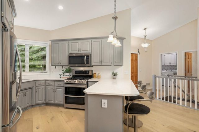 9260 Blackoaks Court N, Maple Grove, MN 55311