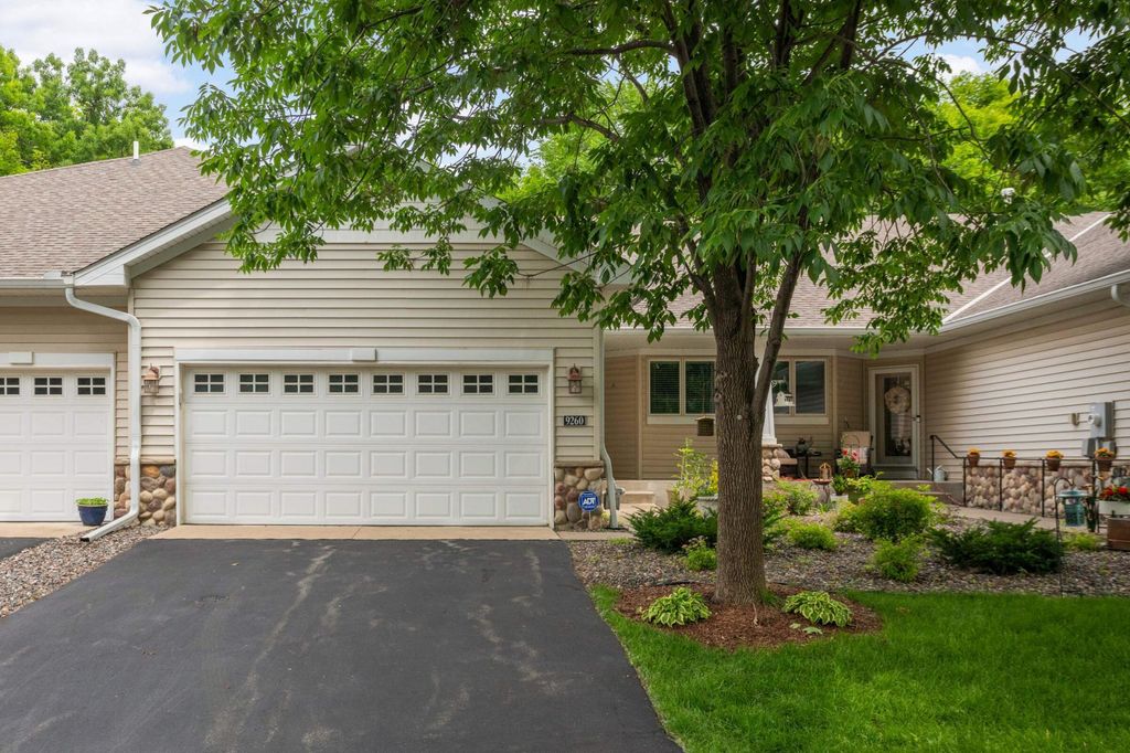 9260 Blackoaks Court N, Maple Grove, MN 55311