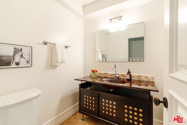 17236 Weddington Street, Encino (los Angeles), CA 91316