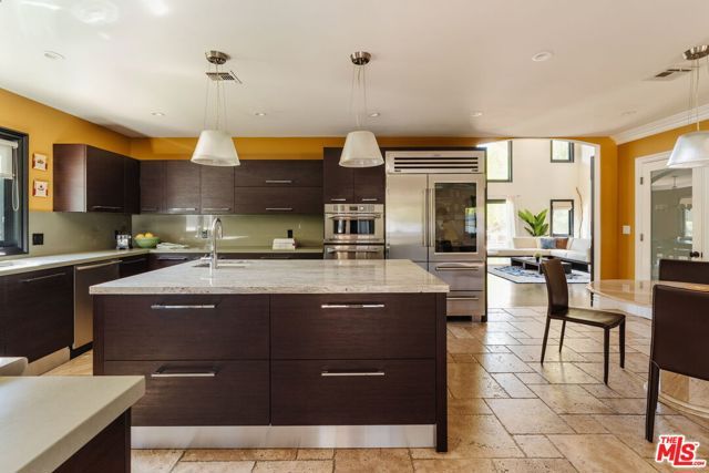 17236 Weddington Street, Encino (los Angeles), CA 91316