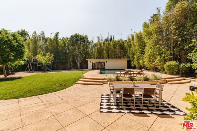 17236 Weddington Street, Encino (los Angeles), CA 91316