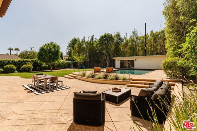 17236 Weddington Street, Encino (los Angeles), CA 91316