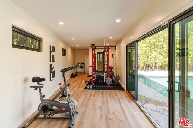 17236 Weddington Street, Encino (los Angeles), CA 91316