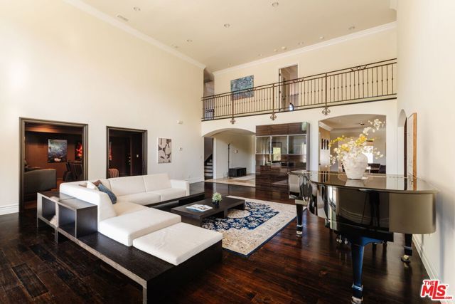 17236 Weddington Street, Encino (los Angeles), CA 91316