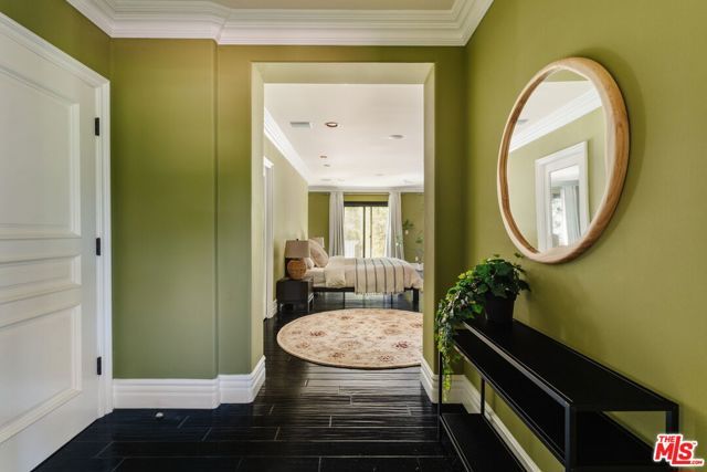 17236 Weddington Street, Encino (los Angeles), CA 91316