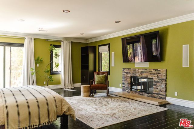 17236 Weddington Street, Encino (los Angeles), CA 91316