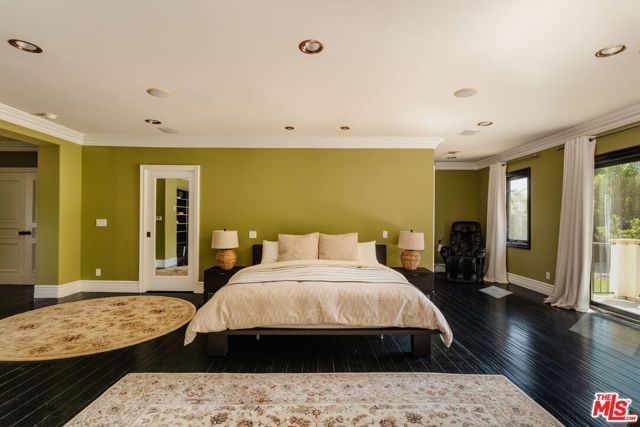 17236 Weddington Street, Encino (los Angeles), CA 91316