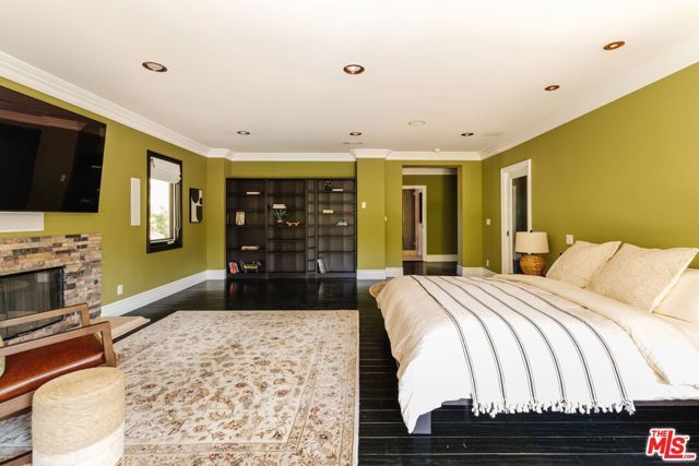 17236 Weddington Street, Encino (los Angeles), CA 91316