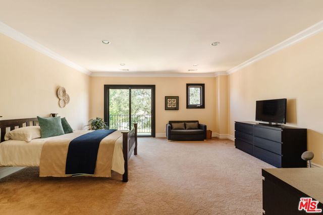 17236 Weddington Street, Encino (los Angeles), CA 91316