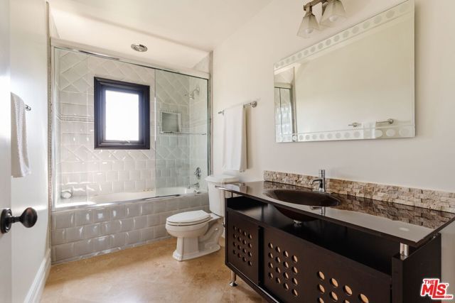 17236 Weddington Street, Encino (los Angeles), CA 91316