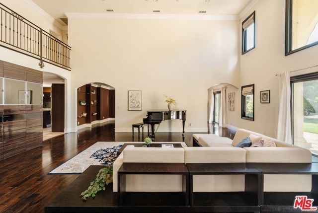 17236 Weddington Street, Encino (los Angeles), CA 91316