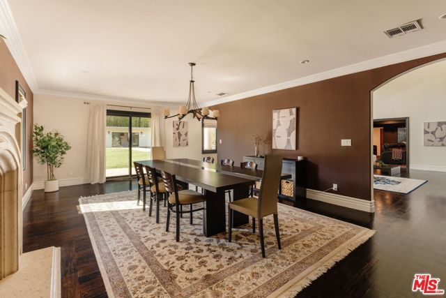 17236 Weddington Street, Encino (los Angeles), CA 91316