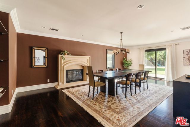 17236 Weddington Street, Encino (los Angeles), CA 91316