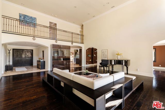 17236 Weddington Street, Encino (los Angeles), CA 91316